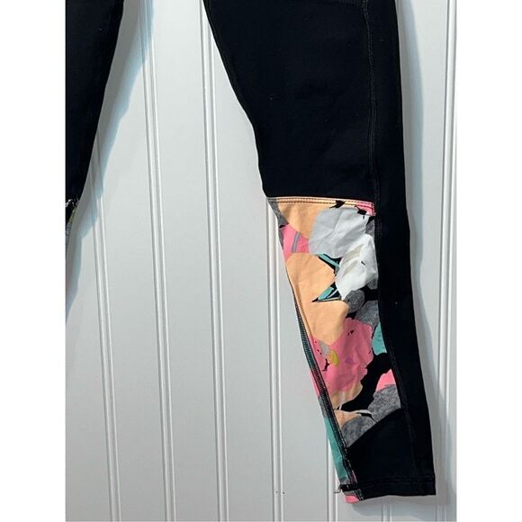 TRINA TURK Recreation Leggings Women’s Small Black / Orange Floral Athleisure - Picture 4 of 10